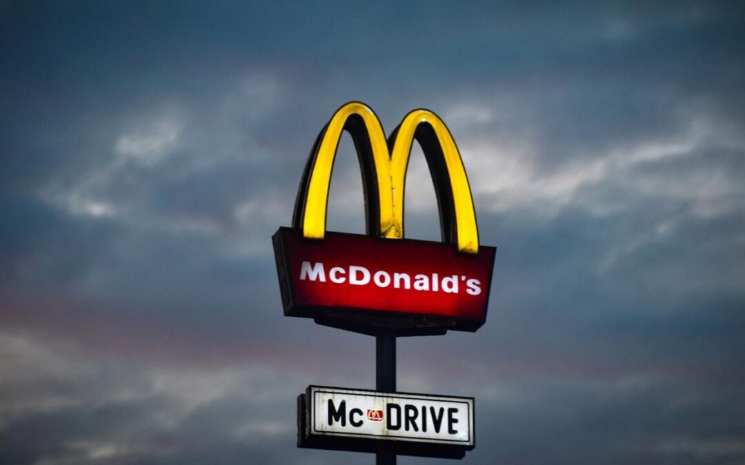 McDonald’s Raises Minimum Wage Costing Customers 